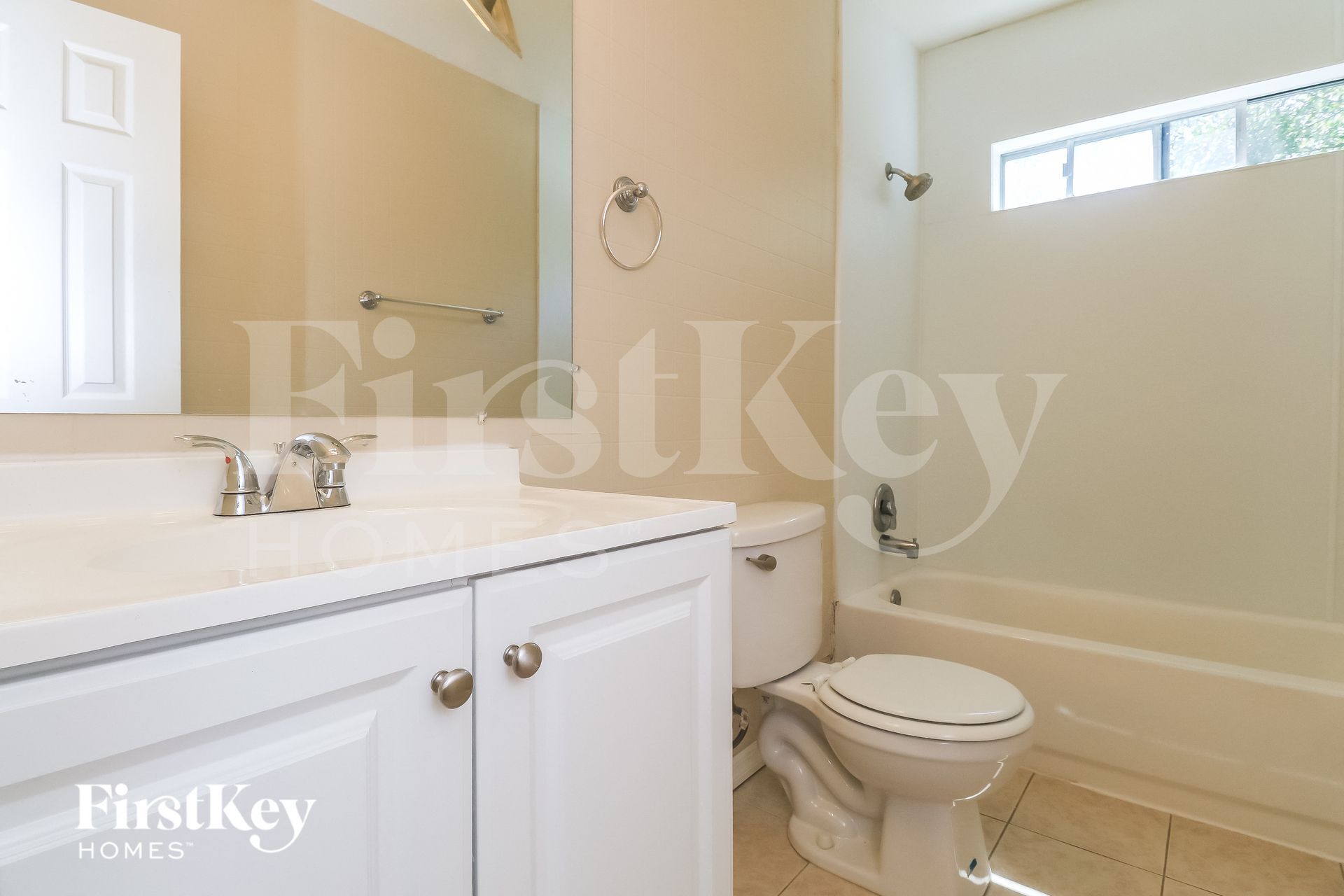 Building Photo - 235 E Wrightwood Ave