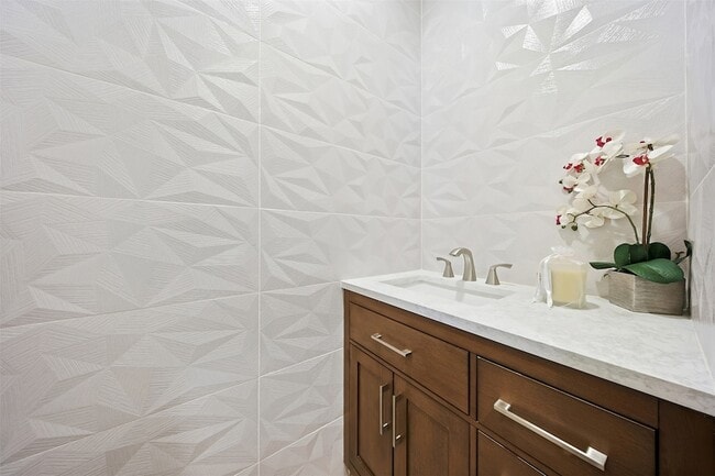 Building Photo - 1527 Orchard Park Dr