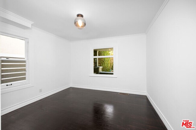 Building Photo - 9014 Harratt St