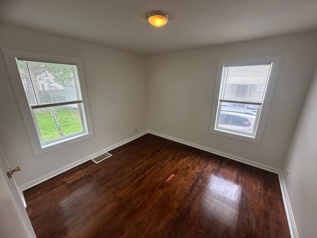 Building Photo - 2-bedroom house available now