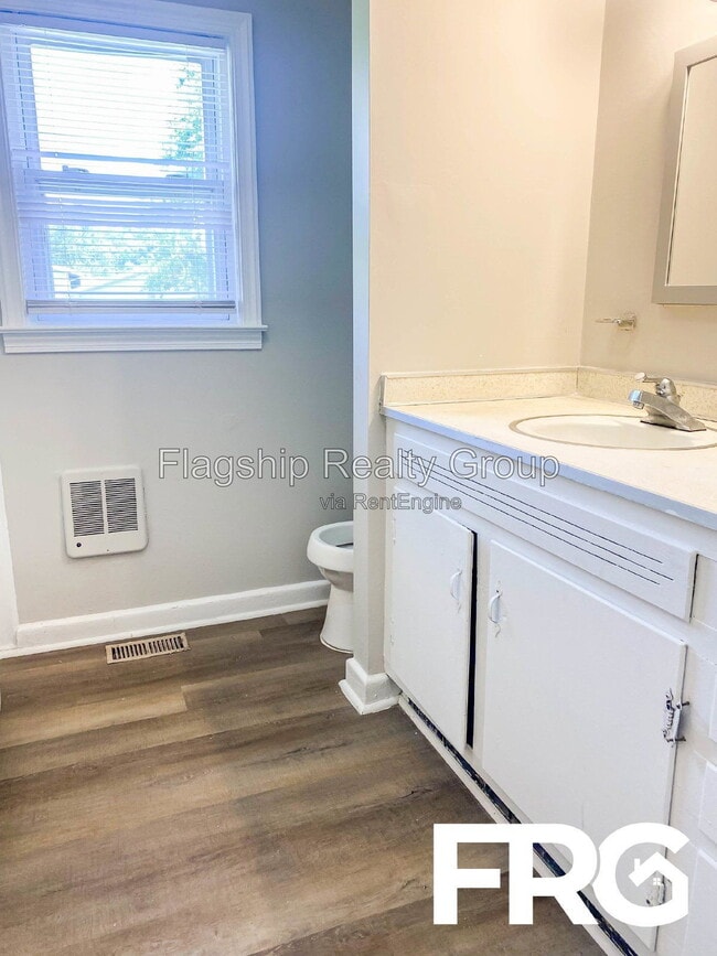 Building Photo - 231 Bunche Dr