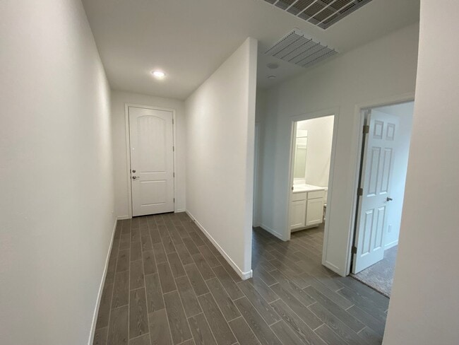 Building Photo - Charming Madera Rental: 3-Bed, 2-Bath Gem in Queen Creek's Heart, Complete with Upgraded Kitchen ...