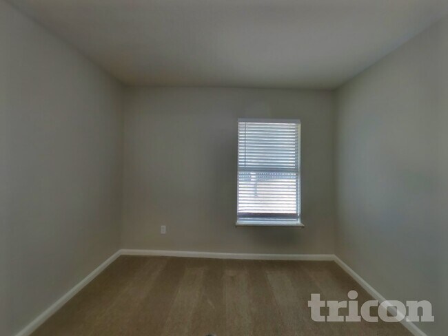 Building Photo - 2268 Eisner Dr