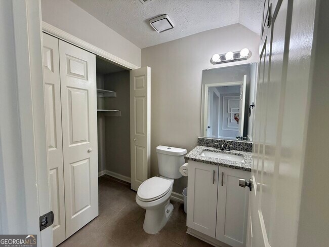 Building Photo - 151 Old Ferry Way