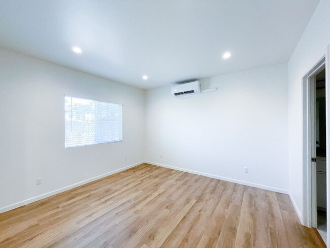 Building Photo - 225 Mortimer Ln