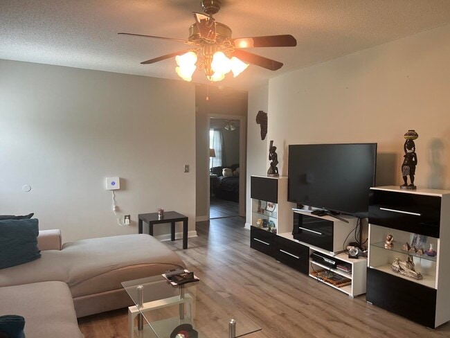 Building Photo - 863 Lyndsi Ln