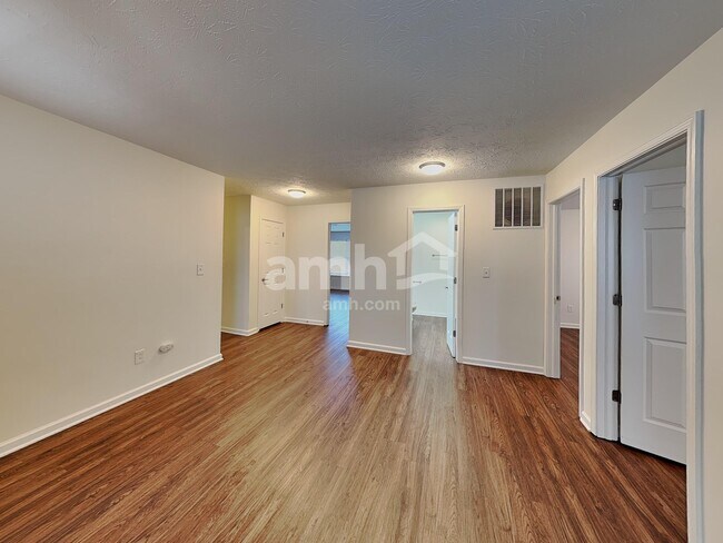 Building Photo - 1273 Greenbriar Way