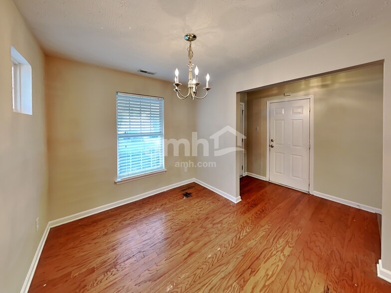 Building Photo - 204 Arrowhead Dr