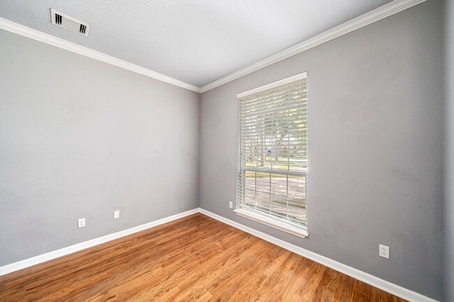 Building Photo - 1505 Hickory Ct