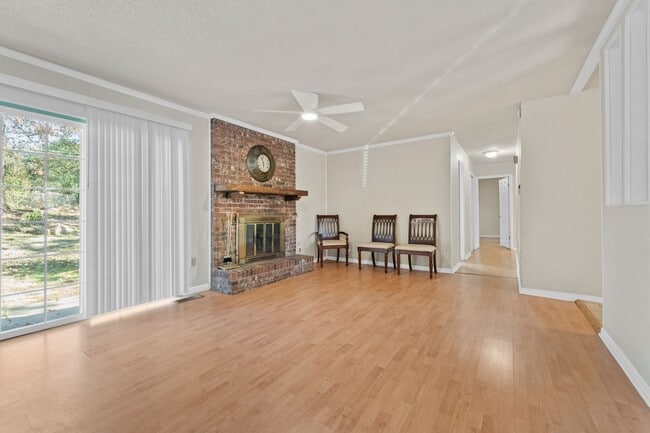 Building Photo - Indianhead Lakes Rental!