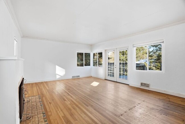 Building Photo - 1503 S SE Blvd