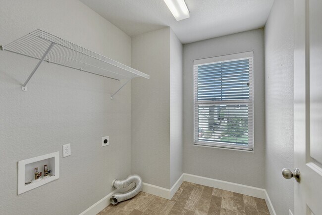 Building Photo - 8351 Longleaf Ln