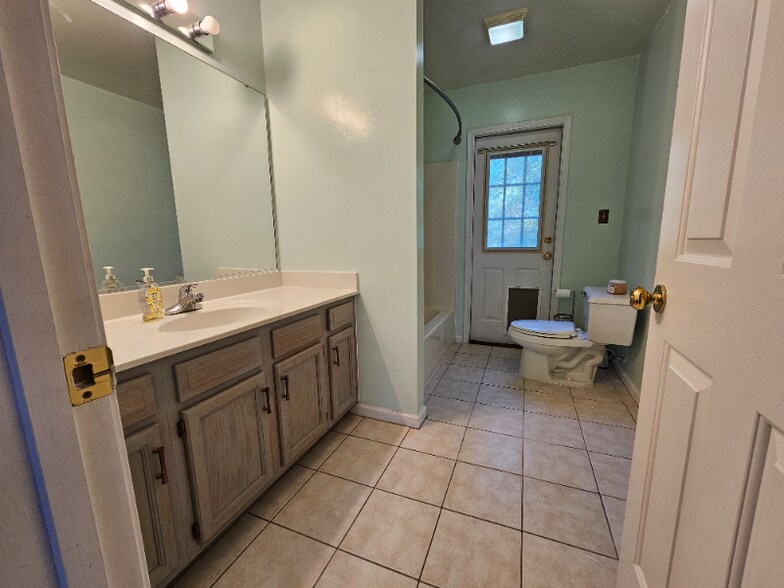 Building Photo - 115 Wilde Brook Dr