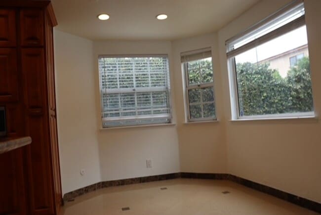 Building Photo - Elegant House in Playa Del ray