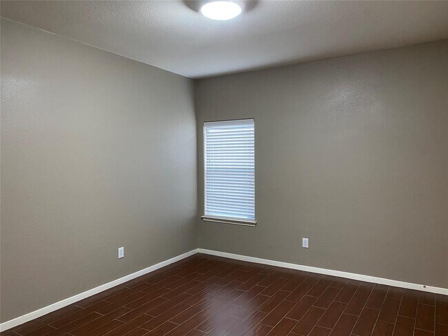 Building Photo - 21515 Kingston Terrace Ln