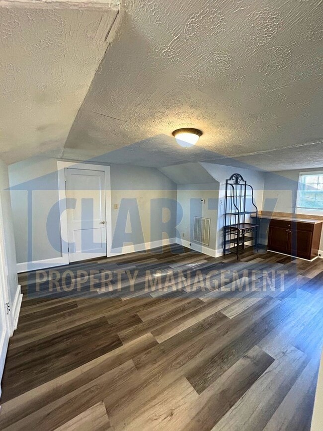Building Photo - One bedroom apartment across from Lee University!