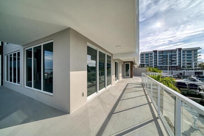 Building Photo - 920 N Osceola Ave