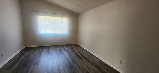 Building Photo - Wonderful 3 Bedroom Home in Greenhaven