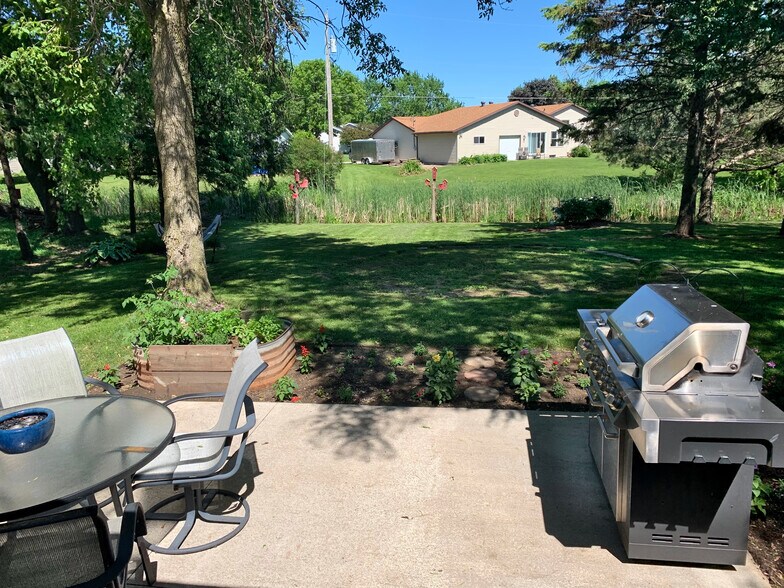 Large fenced in yard - 3540 N Gillett St