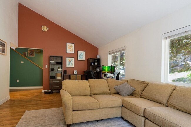 Building Photo - Three Bedroom House in Lynnewood