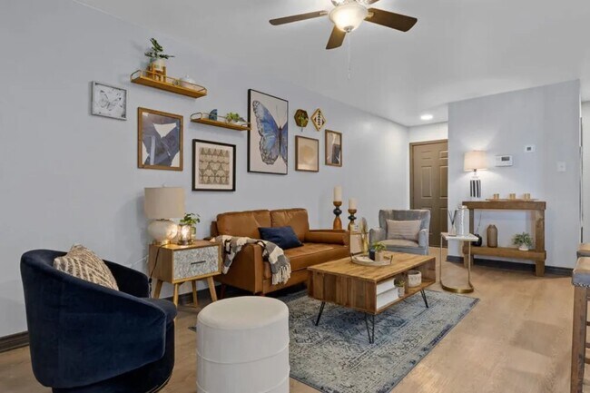 Building Photo - 10951 Laureate Dr