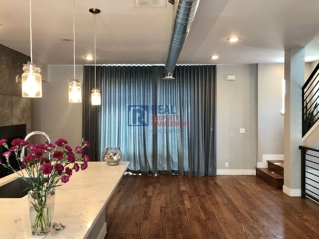 Building Photo - 4922 Lowell Blvd