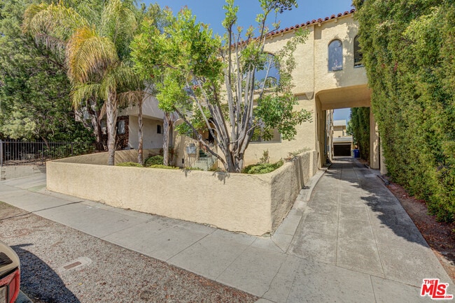 Building Photo - 4427 Finley Ave