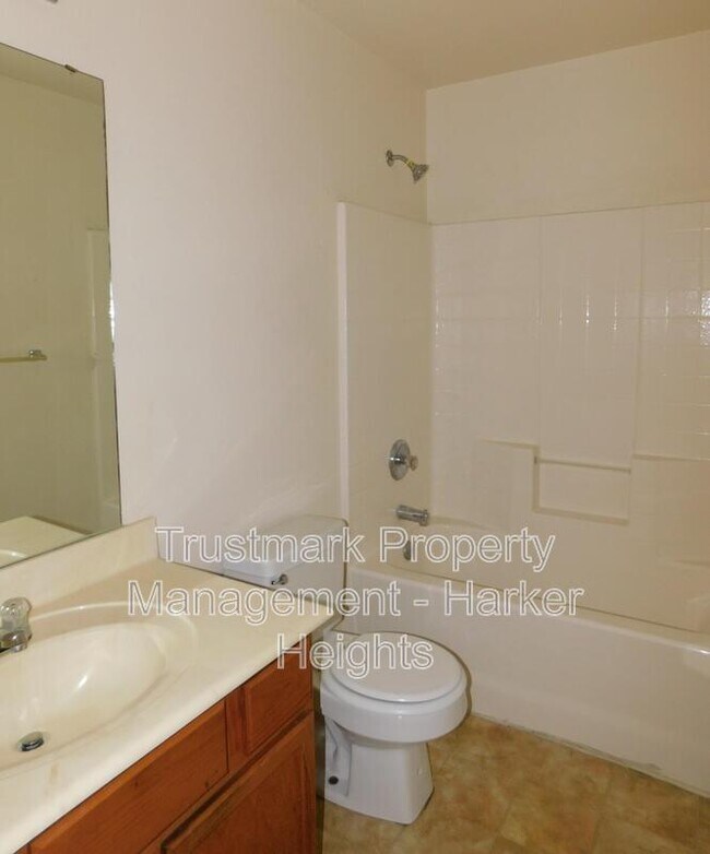 Building Photo - 707 S Amy Ln