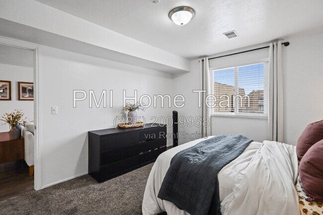 Building Photo - 5630 Meadow Ln