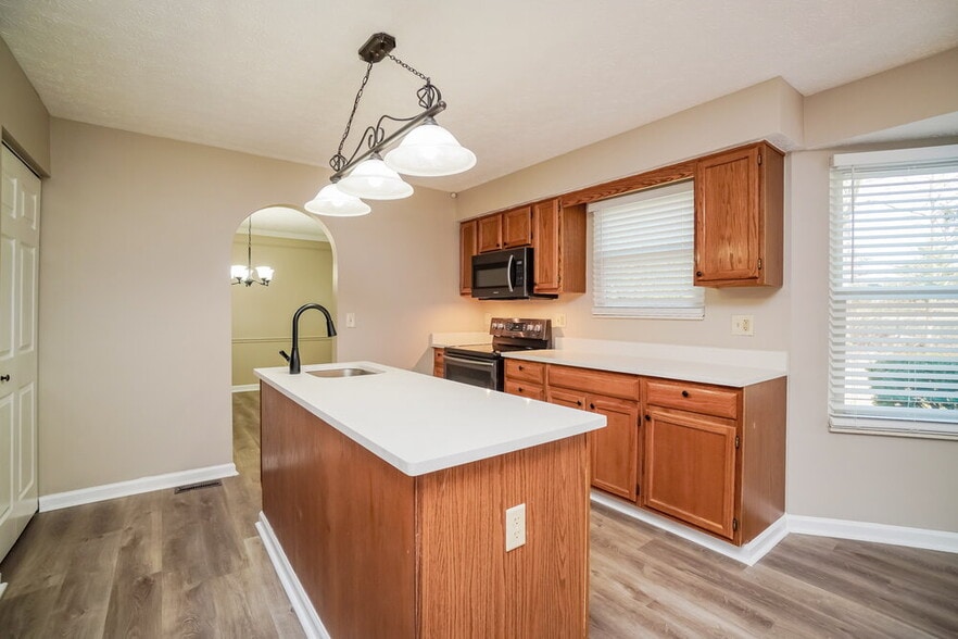 Building Photo - 7927 Oak Valley Rd