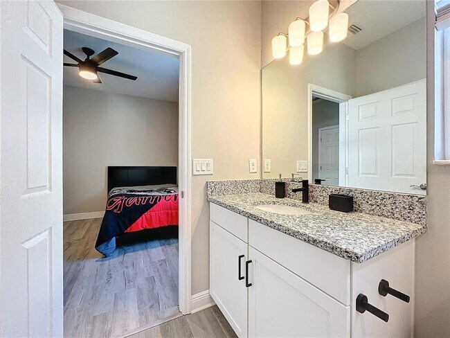 Building Photo - 5559 Trevesta Pl