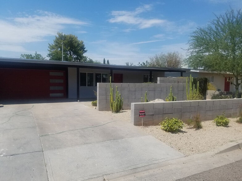 Building Photo - 1510 E Whitton Ave