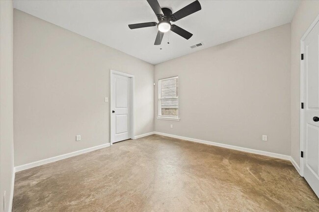 Building Photo - 2845 Yale Ave