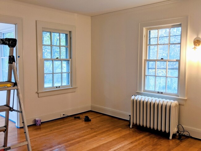 bedromm - 2640 W Saint James Pky