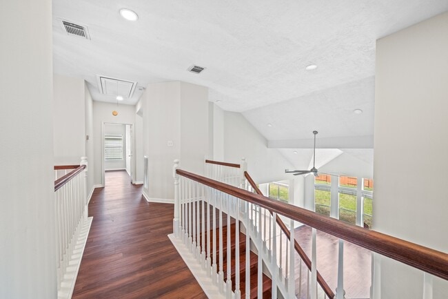 Building Photo - 6214 Laguna Del Rey Dr