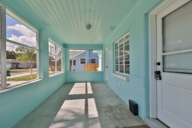 Building Photo - 867 53rd Terrace N