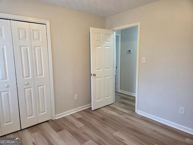 Building Photo - 14 Huntington Dr