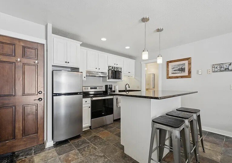 Building Photo - 2025 Canyons Resort Dr