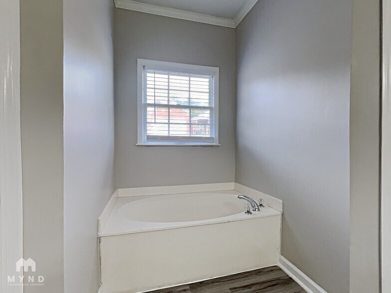 Building Photo - 804 Rockhurst Ln