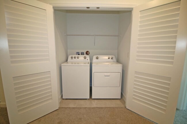Building Photo - 14050 SW Thorens Dr