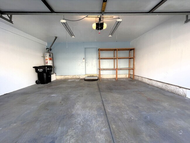 Building Photo - 1924 Hawaii St