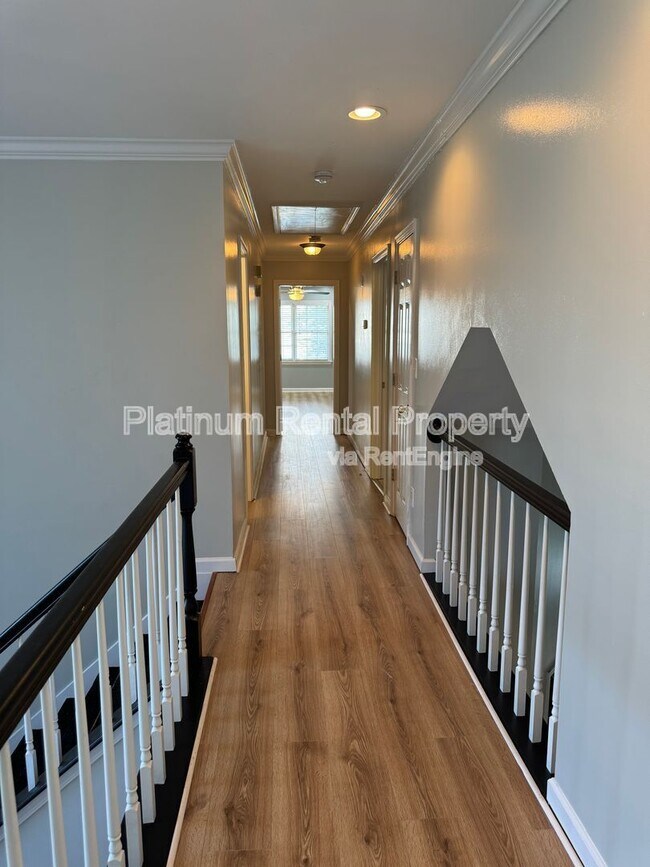 Building Photo - 1702 Stonegate Way SW