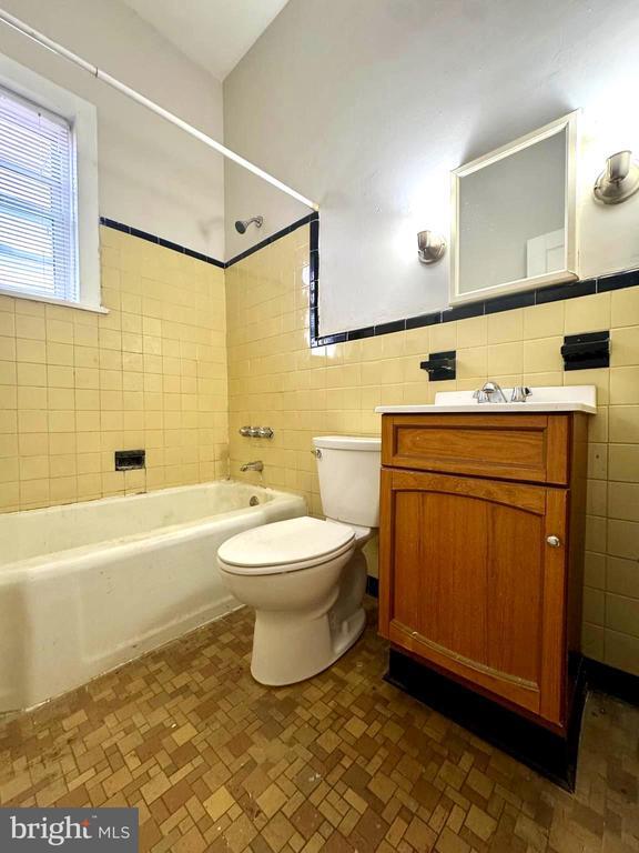 Building Photo - 1 Dickinson St