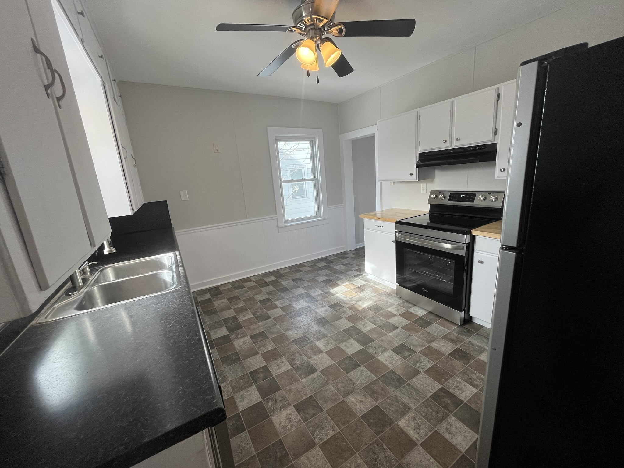 Building Photo - 180 Gillett St