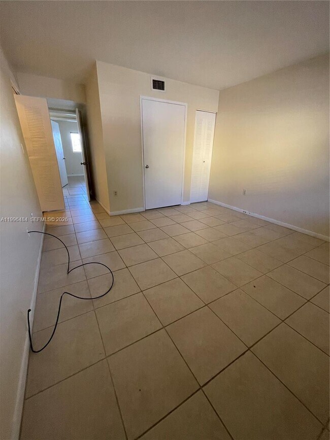 Building Photo - 14902 SW 82nd Ln