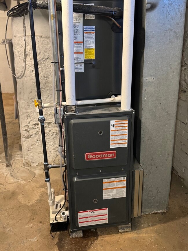 Building Photo - 1029 Woodside Blvd