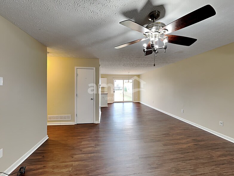 Building Photo - 1216 Walker Springs Dr