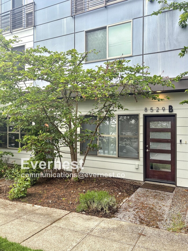 Primary Photo - 8529 Interlake Ave N