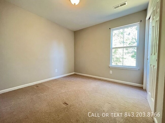 Building Photo - 214 Recess Dr