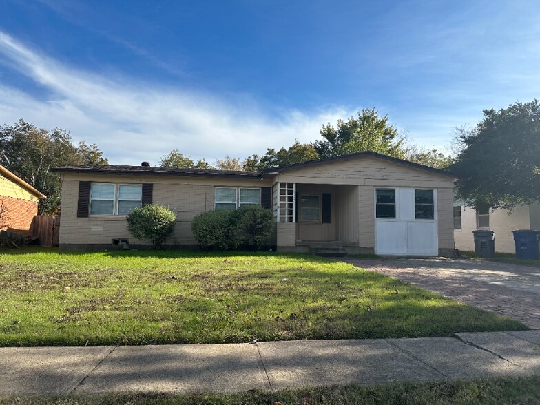 Primary Photo - 10932 Dunaway Dr